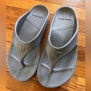 Telic Grey unisex recovery sandals